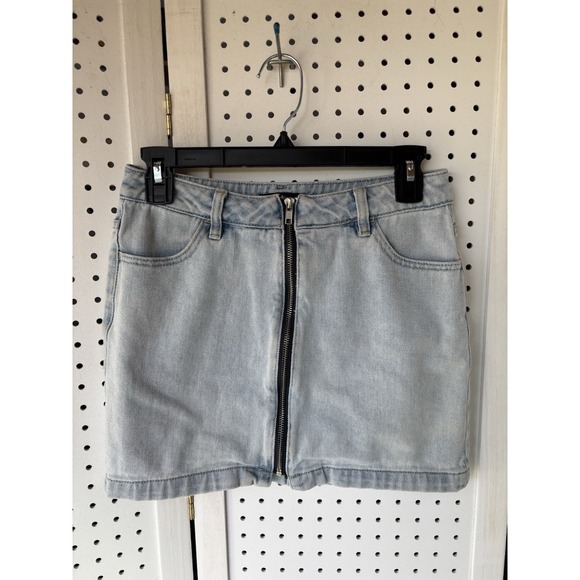Kendall And Kylie Dresses & Skirts - Kendall and Kylie Denim Mini Skirt Jean Front Zip Size 25 Waist Trendy Women's